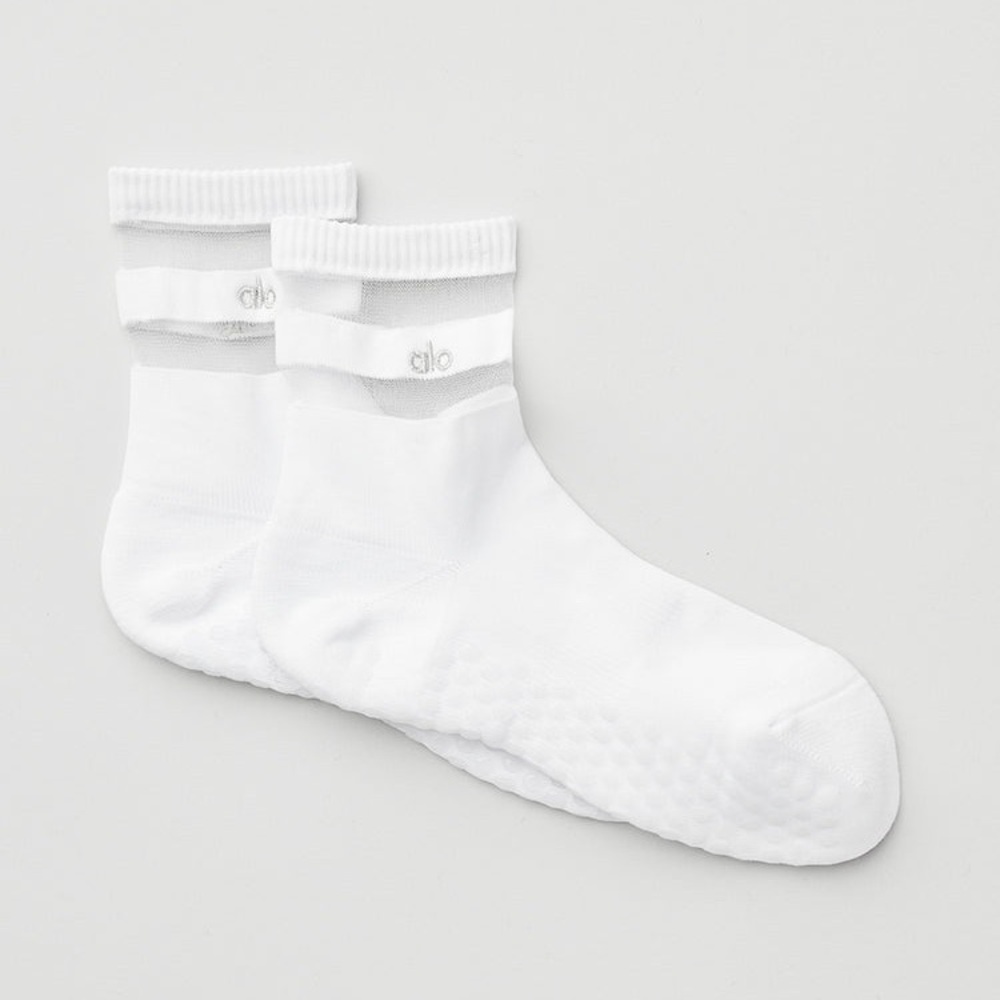 NEW Alo Women’s White Pulse Grip Socks